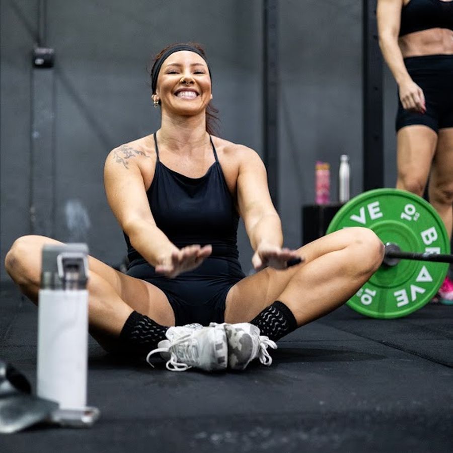 Aluna sorrindo depois do WOD